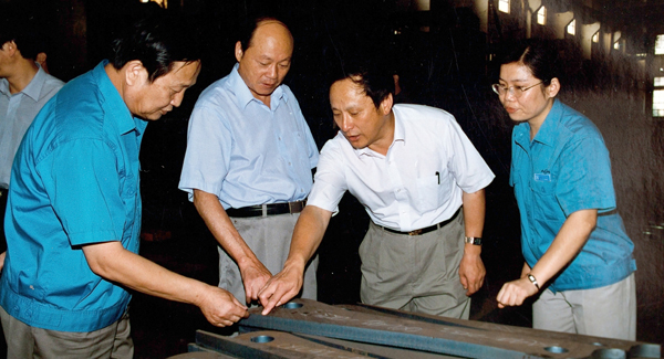 新一屆領(lǐng)導(dǎo)班子上任，掀開徐工變革發(fā)展新篇章