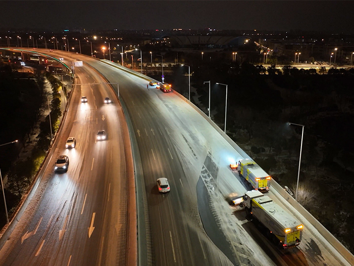 徐工成套裝備奮戰(zhàn)在徐州除雪一線(xiàn)