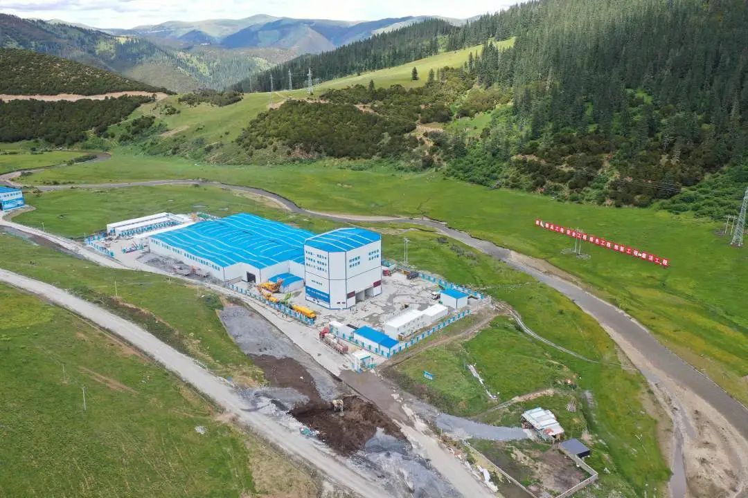 “站”立高原！徐工攪拌站助力川藏線建設(shè)！