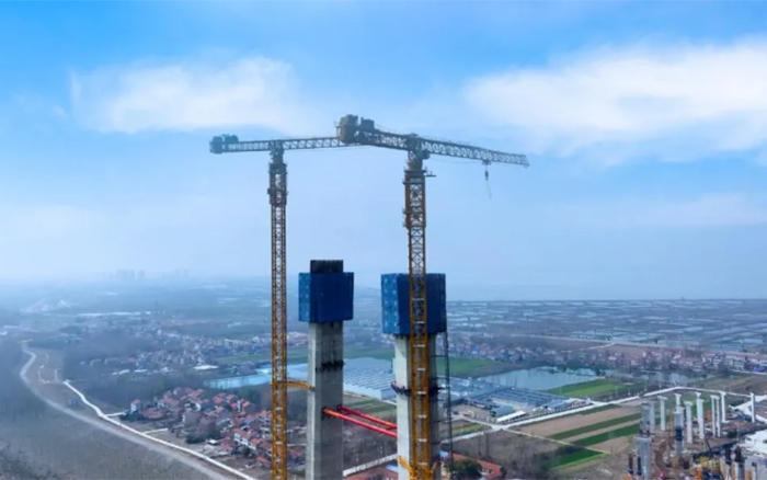 沖刺！徐工XGT2230A-100S助建武漢雙柳長(zhǎng)江大橋