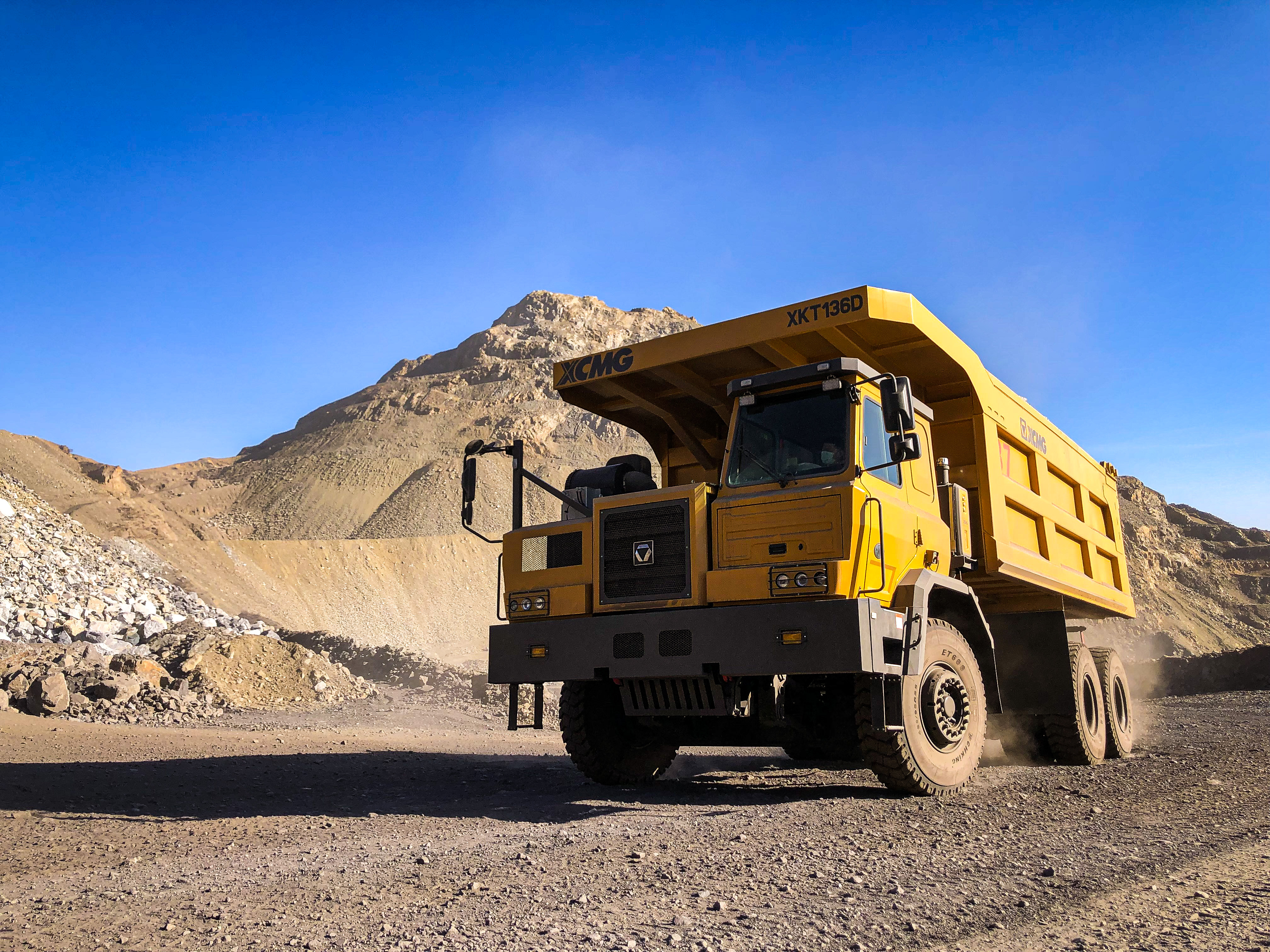 【新品下線】徐工XKT136D三橋?qū)掦w礦車正式下線！