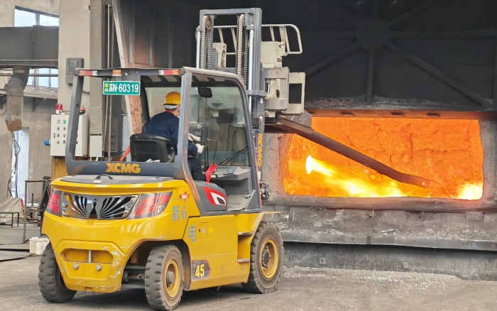 真金不怕火煉，徐工重載孔雀叉車威武霸氣！