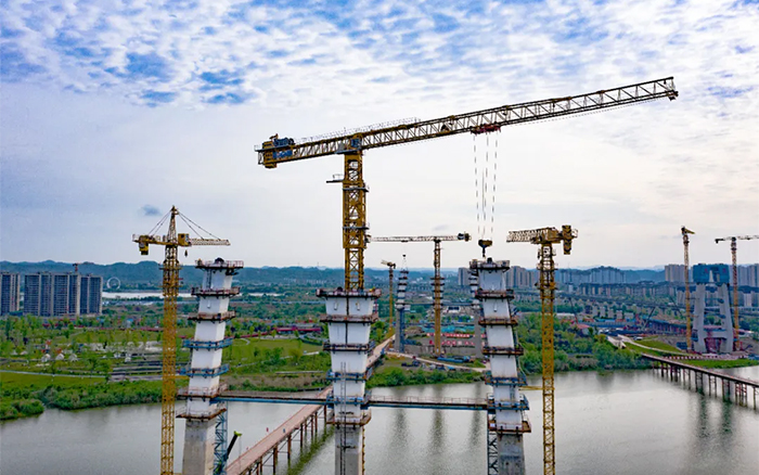 助力涪江兩岸“雙向奔赴”，徐工群塔顯身手！