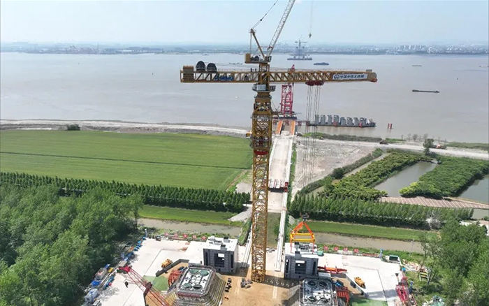 【媒體聚焦】世界最大跨徑橋梁群！央媒一次次把鏡頭對(duì)準(zhǔn)徐工