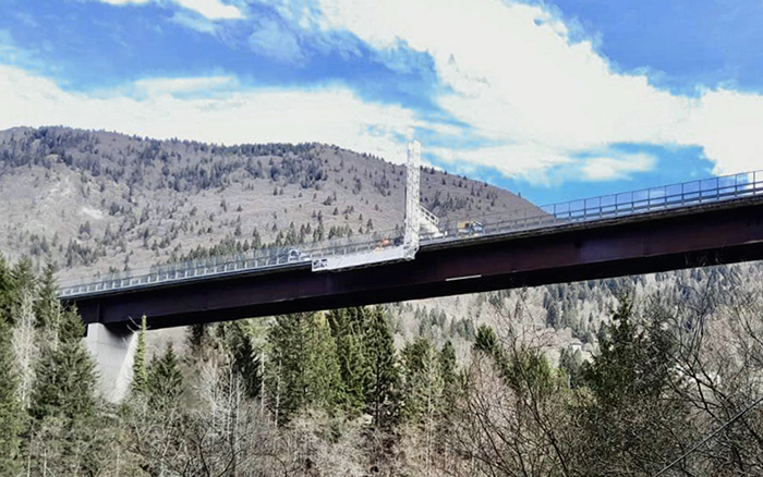 背靠阿爾卑斯山脈，徐工橋梁檢測(cè)車“C位”打卡