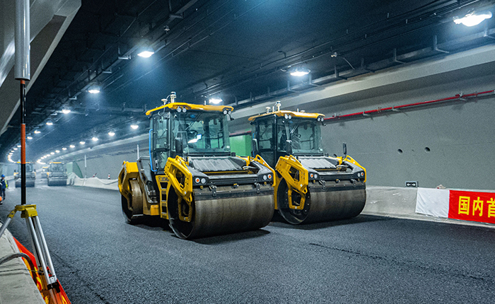 【智能化】全國首次，徐工“黑科技”無人攤鋪大秀！