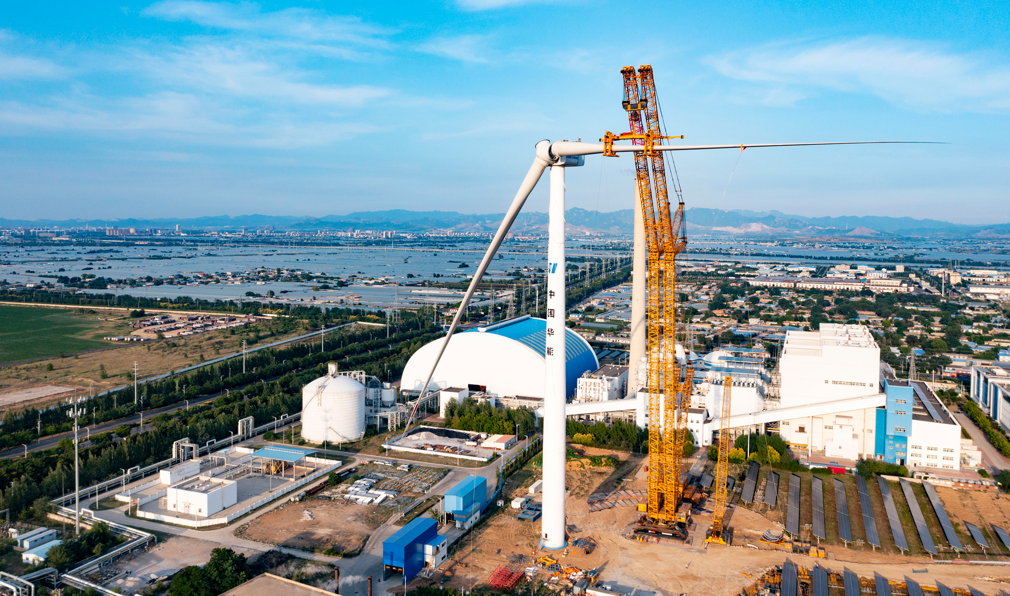 4000噸級(jí)履帶起重機(jī)海上風(fēng)電首秀！徐工新成就達(dá)成（√）