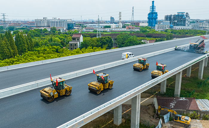揭秘！常泰長江大橋如何實現(xiàn)超寬橋面“一鍵鋪平”？