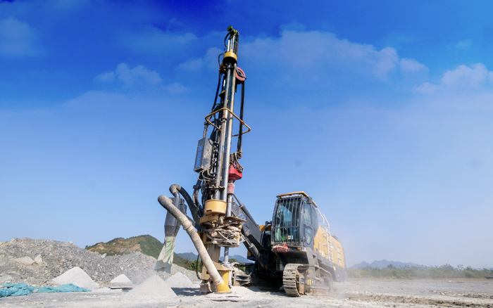 露天礦山，礦主們愛用徐工潛孔鉆！