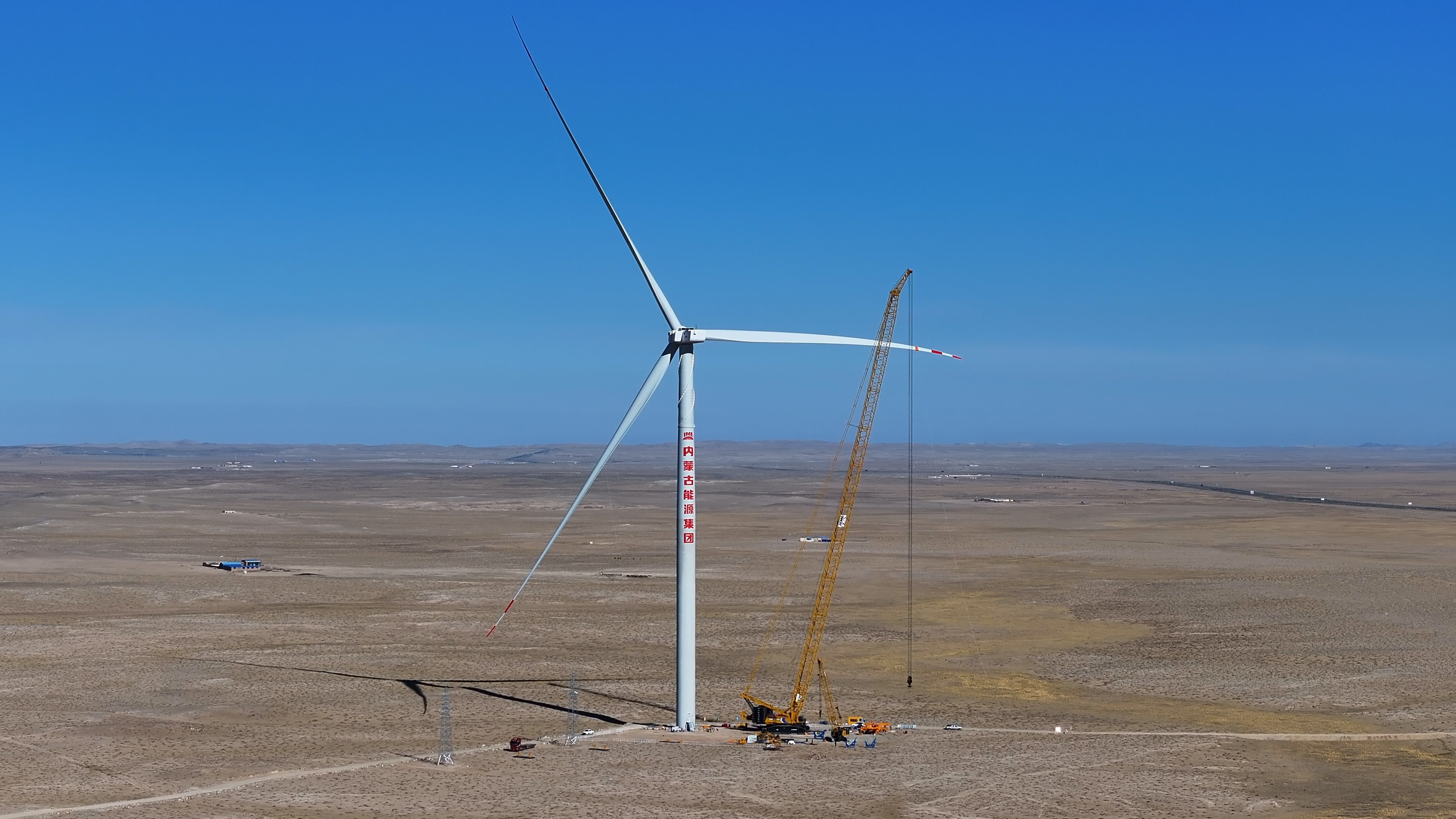 1300噸級(jí)新品風(fēng)電首秀！徐工千噸級(jí)起重機(jī)再添實(shí)力干將