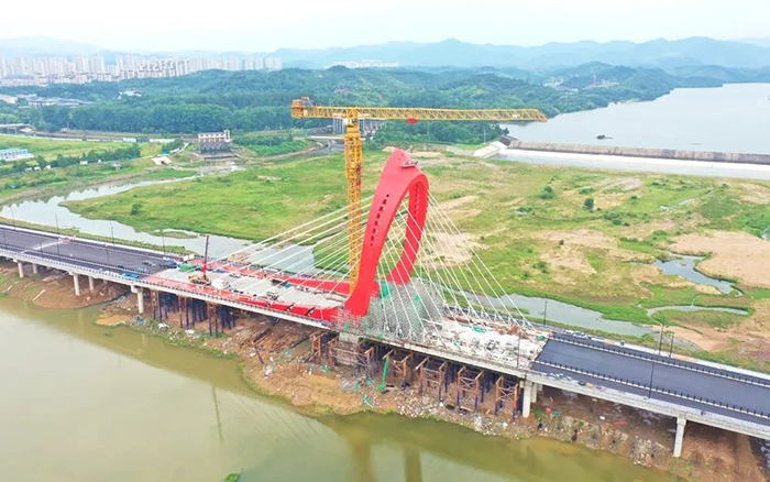 提前55天合龍！徐工XGT2230-100S編織“紅色搖籃”