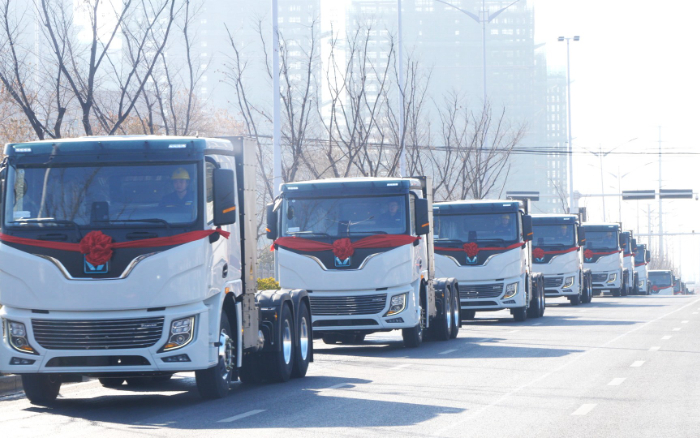 百臺齊發(fā)，千臺簽約！徐工新能源牽引車奔赴浙江