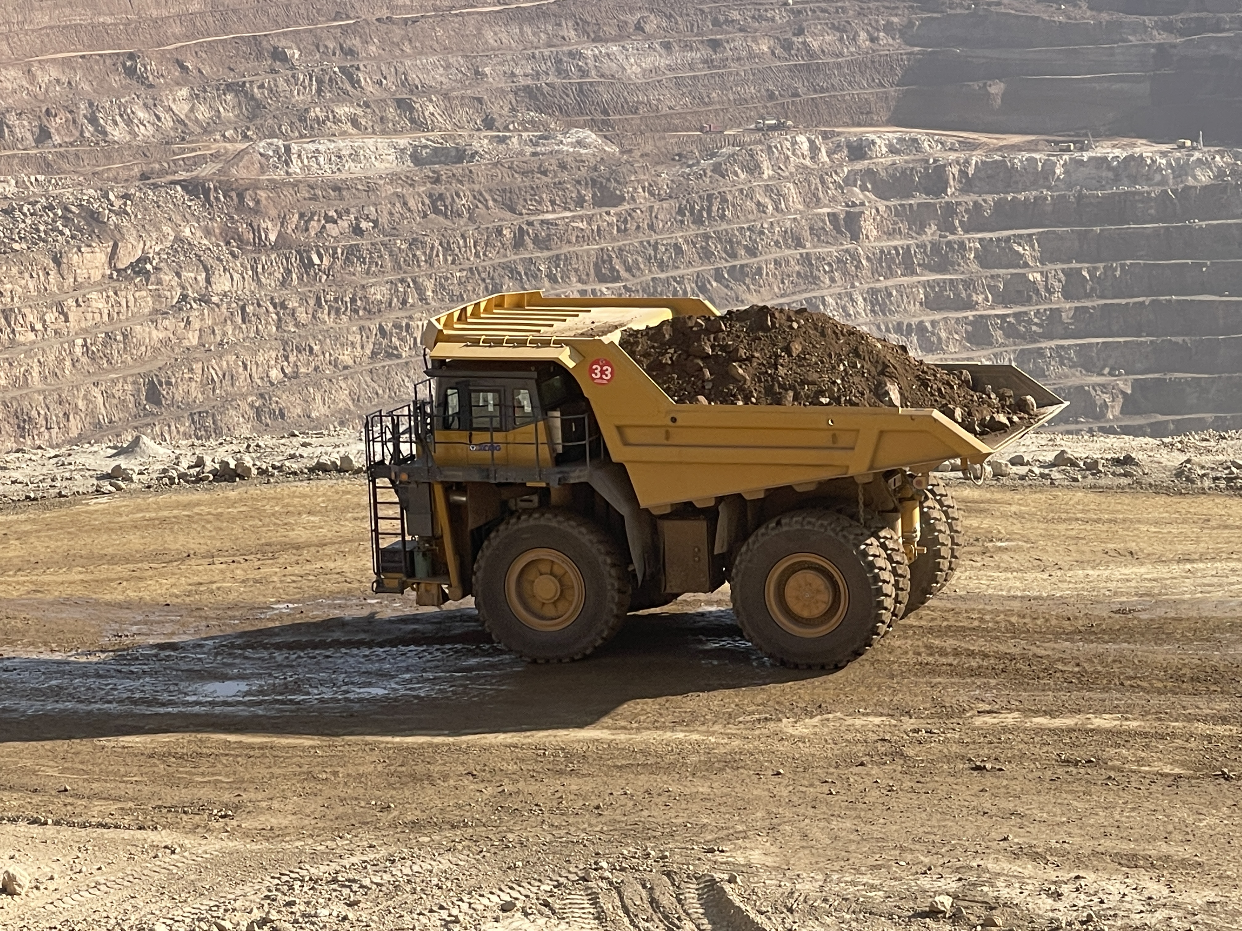 徐工XDE130雙橋剛性礦車效能非凡！