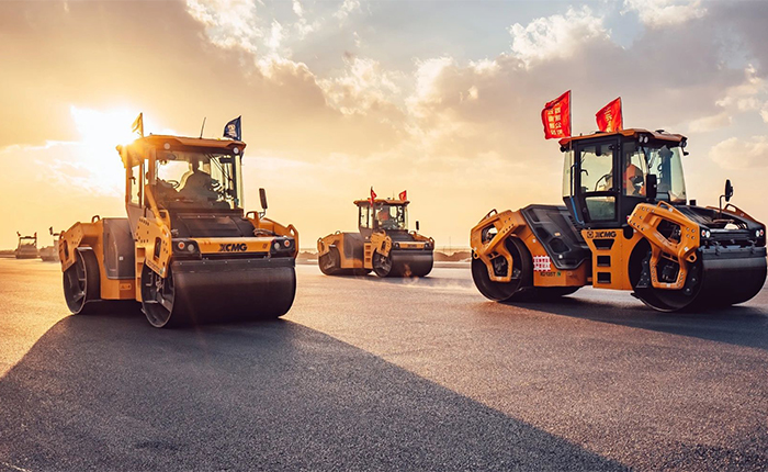 XD135T 壓路機(jī)：油面施工，智慧先行