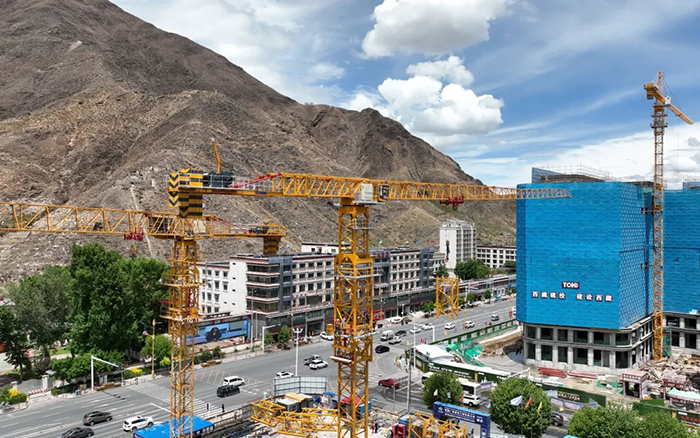 海拔4500米！ 徐工XGT600A-25S 奮戰(zhàn)“日光之城”