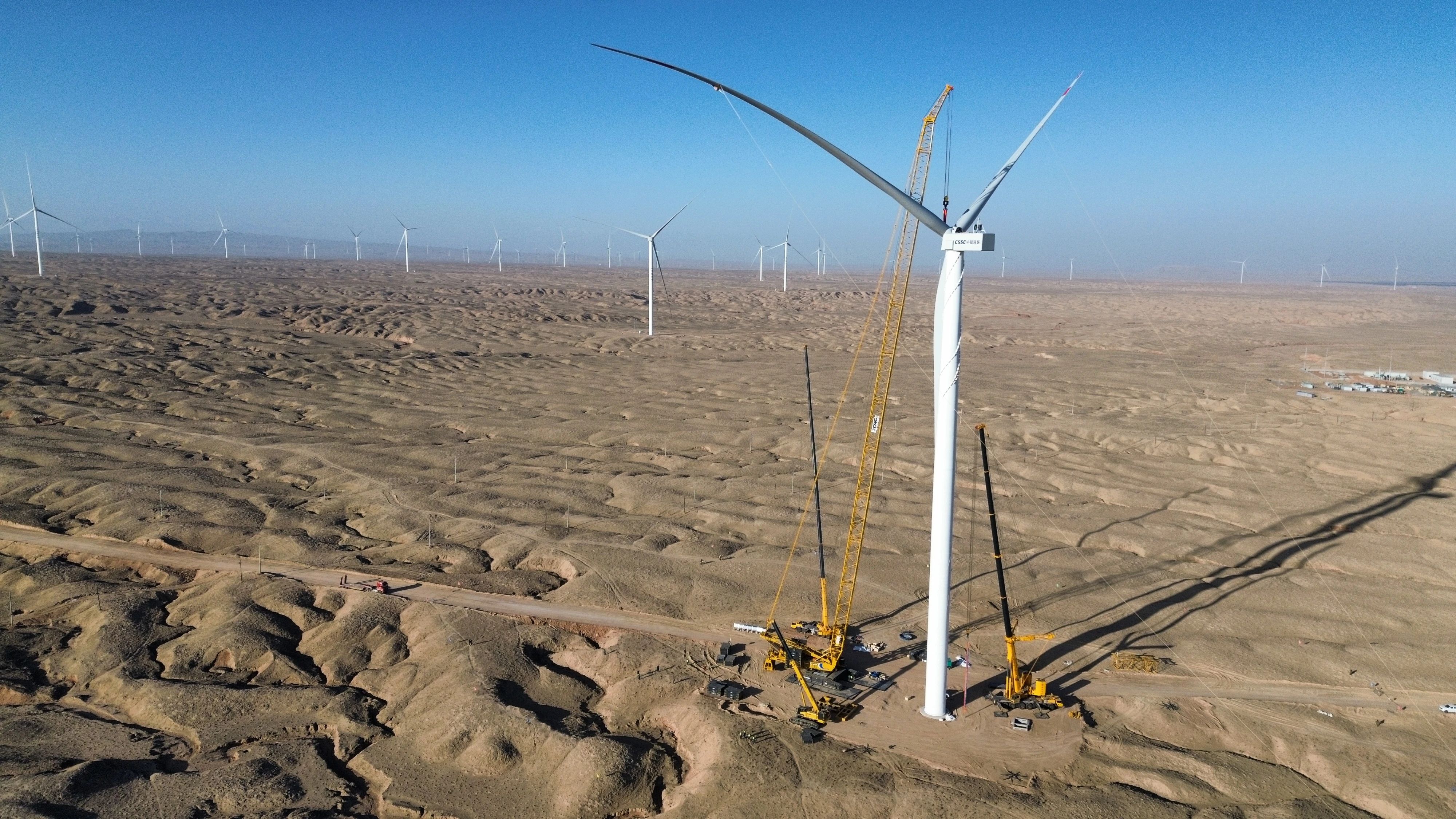 零誤差！XLC18000M助力10萬(wàn)千瓦風(fēng)力發(fā)電項(xiàng)目首臺(tái)風(fēng)機(jī)成功吊裝