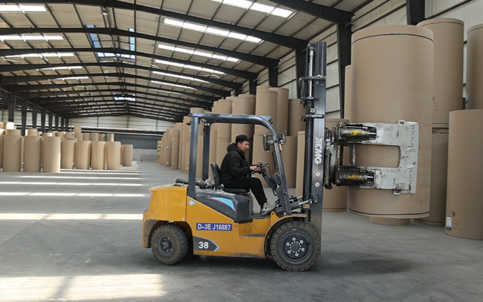 徐工新E叉車，為紙廠搬運難題 “精準(zhǔn)破局”