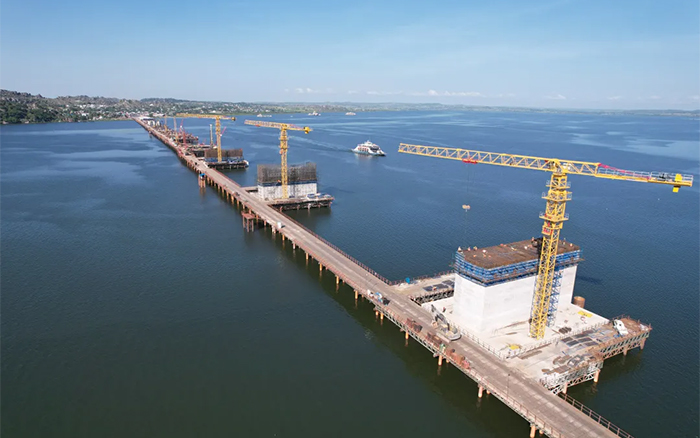 3200米超級(jí)工程！徐工塔機(jī)助建東非第一長(zhǎng)橋