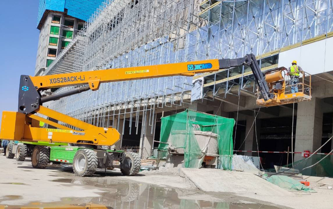 徐工高空利器，為河北邢臺(tái)某新能源廠房建設(shè) “加速”