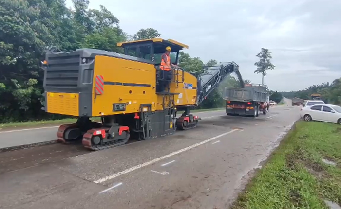 徐工成套道路機(jī)械油面施工，這次在馬來西亞！