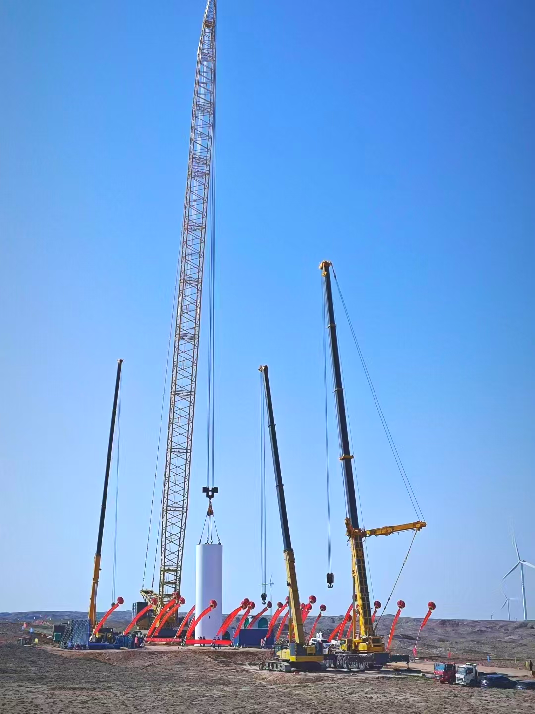 “舉重若輕”零偏差！徐工履帶起重機(jī)上演“施工大片”