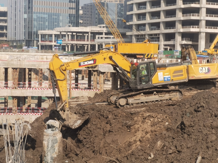 品質(zhì)+節(jié)油+高效！徐工XE335GK助建亞洲最大地下空間