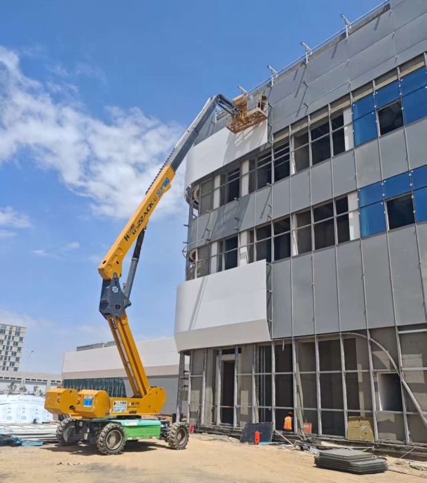 智穩(wěn)高效！徐工XGS22ACK-Li，蘭州機(jī)場(chǎng)上的綠色高效引擎