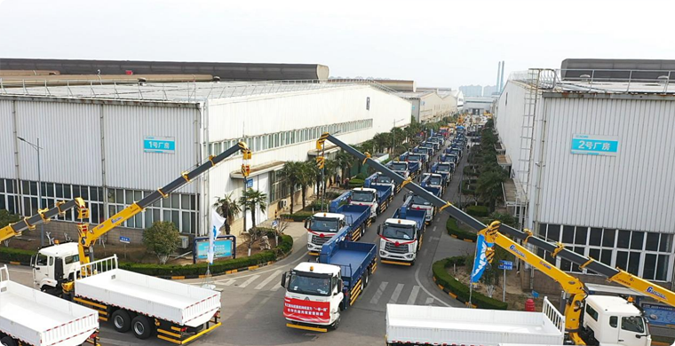 2025年，徐工隨車起重機(jī)再度開拔“一帶一路”，助力當(dāng)?shù)亟ㄔO(shè)。