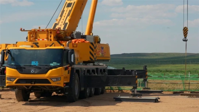 穩(wěn)鉤定乾坤！徐工G2代XCA200G8-1決勝風(fēng)電基礎(chǔ)吊裝