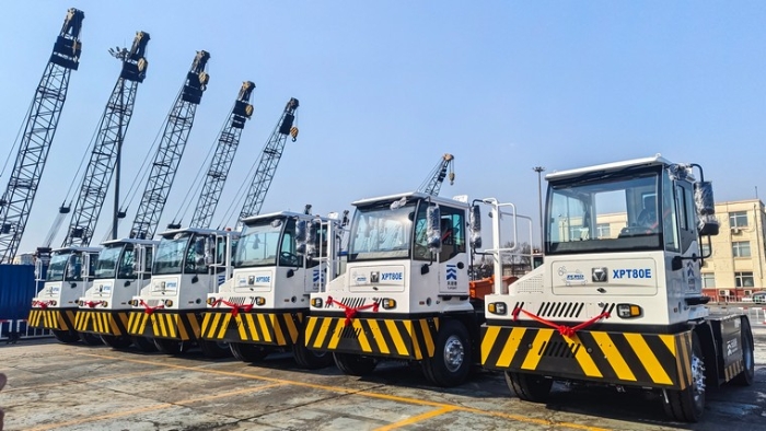 新車交付忙！徐工新能源重載牽引車以多維優(yōu)勢(shì)賦能大宗貨物智慧轉(zhuǎn)運(yùn)