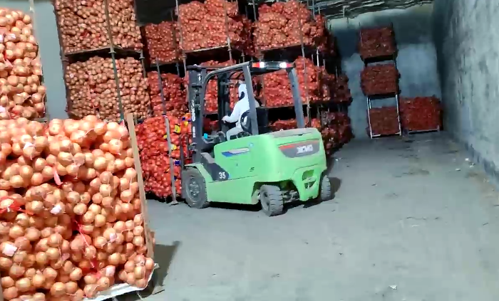 徐工鯤鵬系列新能源叉車，為食品冷庫工廠注入綠色動能