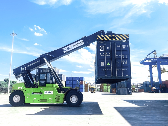 降本減碳雙突破！徐工XCS4531E領(lǐng)航西部陸海新通道核心樞紐綠色煥新