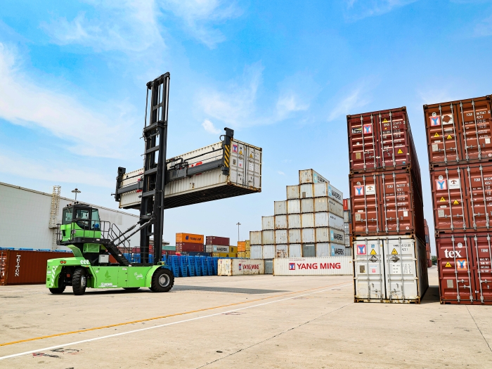 賽場競鋒芒！“徐工杯”堆高機操作員技能大賽見證“真功夫”