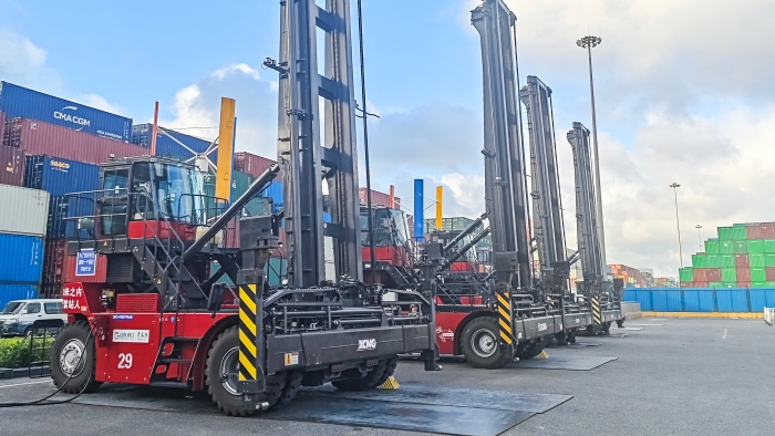 逐綠向新，東方大港涌動“徐工純電力量”！