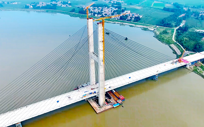 順利合龍！雙塔助建國(guó)內(nèi)最大跨徑組合梁獨(dú)塔斜拉橋