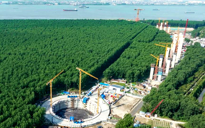 提前1個(gè)月！徐工金助力世界最大跨度橋梁錨碇封底