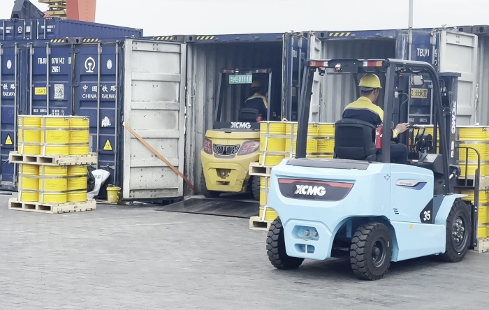 徐工雙系列叉車硬核助力！寧夏鐵路貨運站跑出高效運輸加速度