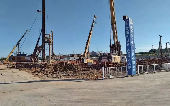 粘土 + 花崗巖地層 “攔路虎”？徐工 XR320E 旋挖鉆機(jī)高效破解助廈門軌交
