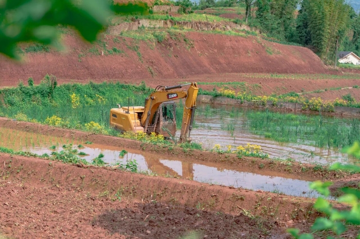 建設(shè)“巴渝糧倉”，徐工挖機(jī)我在行（háng）！