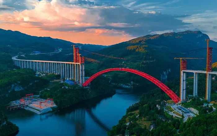 1834米，震撼合龍！ 徐工塔機助力中國再造世界級基建