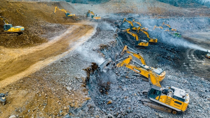 徐工金打出組合拳，硬巖場(chǎng)平施工效率倍增