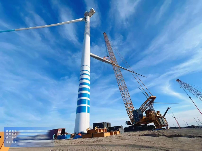 大國重器顯擔(dān)當(dāng)——XLC18000M征戰(zhàn)戈壁灘，125米高空精準(zhǔn)托起10兆瓦風(fēng)電巨擘！
