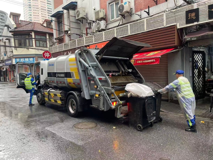 南京東路人流如織垃圾多？徐工XGH5120ZYSXBEV：輕松搞定！