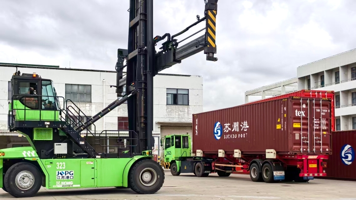 近零碳時(shí)代，港口何為？徐工以綠色成套解決方案破題